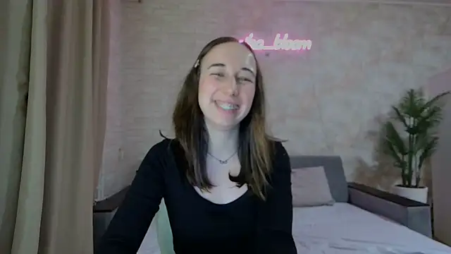Snapshot of Anika_bloom chatting on 02.06.25 Anika bloom online show from 02.06.25