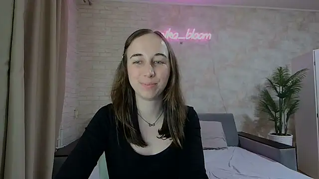 Snapshot of Anika_bloom chatting on 02.06.25 Anika bloom online show from 02.06.25