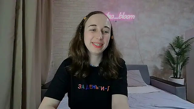 Snapshot of Anika_bloom chatting on 02.08.25 Anika bloom online show from 02.08.25