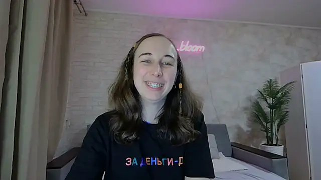 Snapshot of Anika_bloom chatting on 02.08.25 Anika bloom online show from 02.08.25