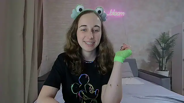 Snapshot of Anika_bloom chatting on 02.11.25 Anika bloom online show from 02.11.25