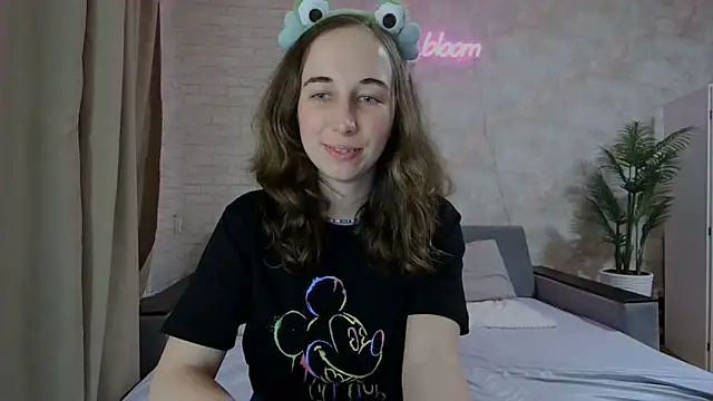 Snapshot of Anika_bloom chatting on 02.11.25 Anika bloom online show from 02.11.25