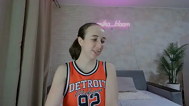 Snapshot of Anika_bloom chatting on 02.13.25 Anika bloom online show from 02.13.25