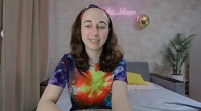 Snapshot of Anika_bloom chatting on 02.17.25 Anika bloom online show from 02.17.25