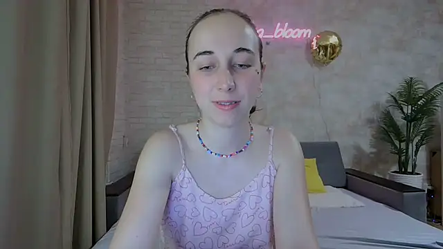 Snapshot of Anika_bloom chatting on 02.20.25 Anika bloom online show from 02.20.25