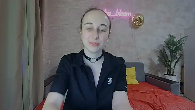 Snapshot of Anika_bloom chatting on 02.24.25 Anika bloom online show from 02.24.25