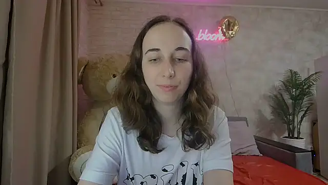 Snapshot of Anika_bloom chatting on 03.07.25 Anika bloom online show from 03.07.25