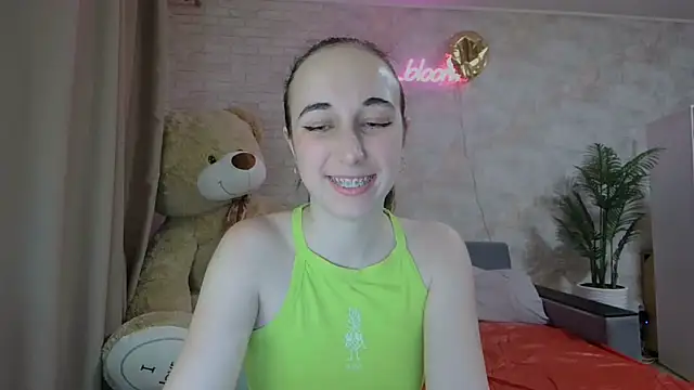 Snapshot of Anika_bloom chatting on 03.09.25 Anika bloom online show from 03.09.25