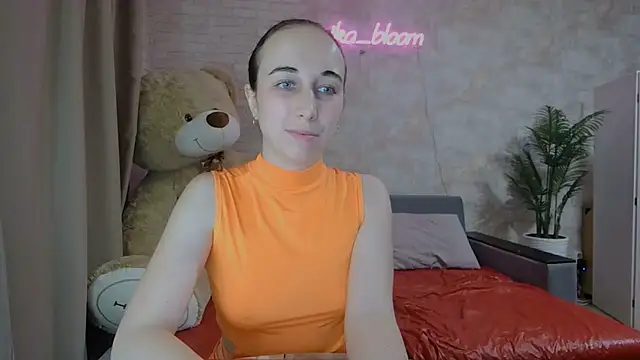 Snapshot of Anika_bloom chatting on 03.10.25 Anika bloom online show from 03.10.25