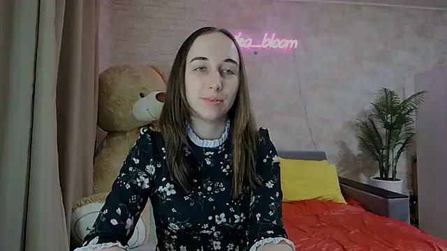 Snapshot of Anika_bloom chatting on 03.17.25 Anika bloom online show from 03.17.25
