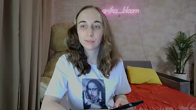 Snapshot of Anika_bloom chatting on 03.19.25 Anika bloom online show from 03.19.25