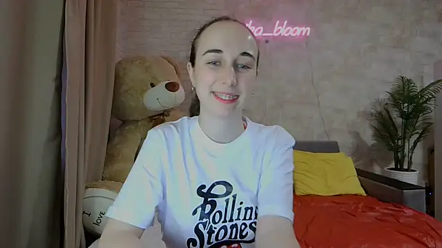 Snapshot of Anika_bloom chatting on 03.21.25 Anika bloom online show from 03.21.25