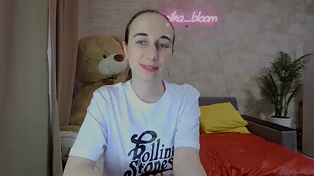 Snapshot of Anika_bloom chatting on 03.21.25 Anika bloom online show from 03.21.25