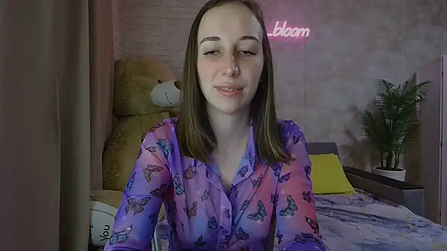 Snapshot of Anika_bloom chatting on 09.15.25 Anika bloom online show from 09.15.25