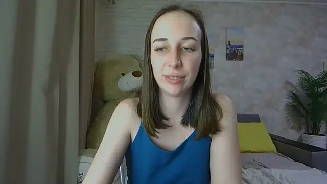 Snapshot of Anika_bloom chatting on 10.28.25 Anika bloom online show from 10.28.25