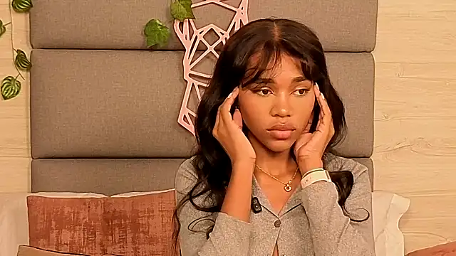 Lily Miiller online show from 10.23.25