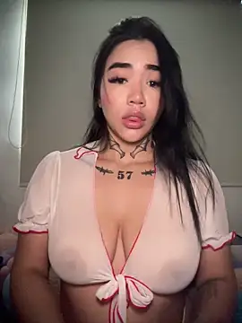 Nickiiiii online show from 09.12.25