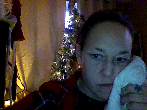 Snapshot of Fiesty_findom40 chatting on 12.14.24 Fiesty findom40 online show from 12.14.24