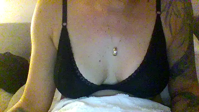 Snapshot of Fiesty_findom40 chatting on 12.22.24 Fiesty findom40 online show from 12.22.24