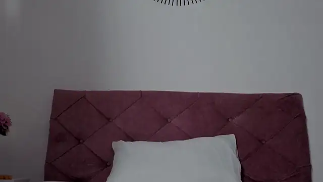 Snapshot of EMILY_ROUSSE71 chatting on 02.08.26 EMILY ROUSSE71 online show from 02.08.26