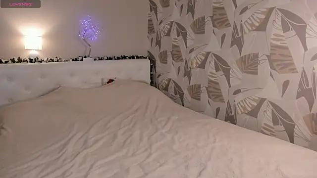 ViolaBloom22 online show from 01.02.25