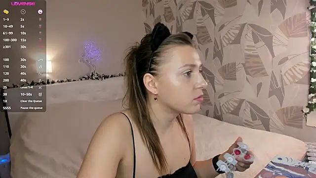 ViolaBloom22 online show from 01.25.25