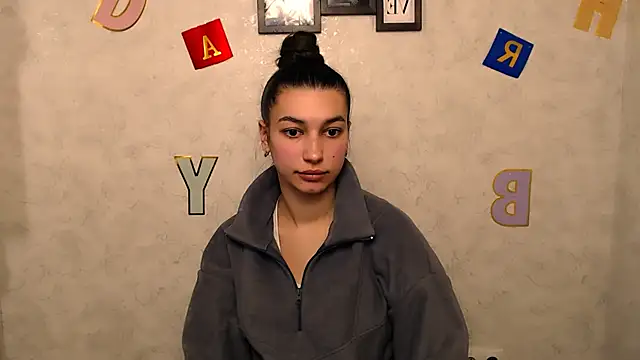 KarolinaRosse  online show from 02.20.25