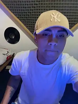 SkinnyHot444 online show from 02.08.25