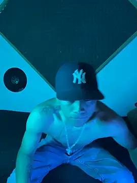 SkinnyHot444 online show from 02.18.25