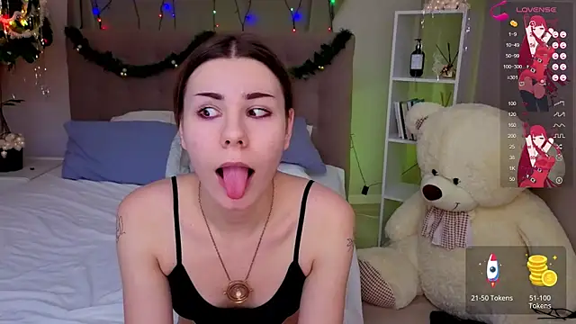 Snapshot of Bella_Murrr chatting on 12.24.24 Bella Murrr online show from 12.24.24