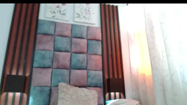 Snapshot of Saraa-restrepo chatting on 12.21.24 Saraa-restrepo online show from 12.21.24