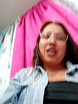 Snapshot of VIOLETA-25_ chatting on 03.04.25 VIOLETA-25 online show from 03.04.25