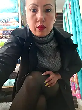 Snapshot of VIOLETA-25_ chatting on 10.05.25 VIOLETA-25 online show from 10.05.25