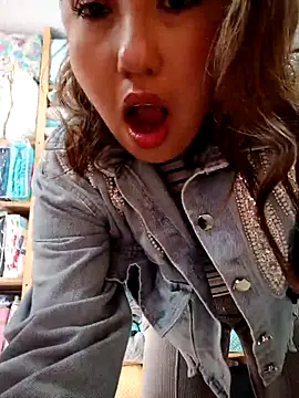 Snapshot of VIOLETA-25_ chatting on 10.11.25 VIOLETA-25 online show from 10.11.25