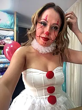 Snapshot of VIOLETA-25_ chatting on 10.31.25 VIOLETA-25 online show from 10.31.25