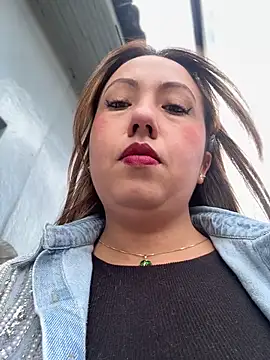 Snapshot of VIOLETA-25_ chatting on 11.12.25 VIOLETA-25 online show from 11.12.25