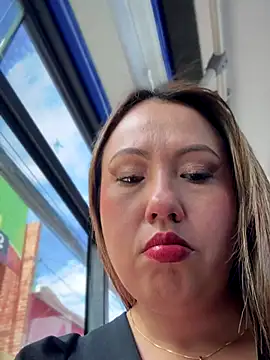 Snapshot of VIOLETA-25_ chatting on 11.18.25 VIOLETA-25 online show from 11.18.25