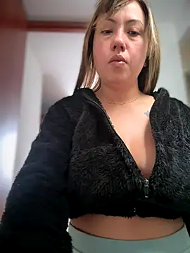 Snapshot of VIOLETA-25_ chatting on 11.20.25 VIOLETA-25 online show from 11.20.25