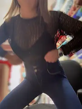 Snapshot of VIOLETA-25_ chatting on 11.24.25 VIOLETA-25 online show from 11.24.25