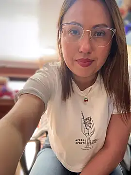 Snapshot of VIOLETA-25_ chatting on 11.25.25 VIOLETA-25 online show from 11.25.25