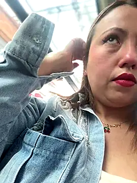 Snapshot of VIOLETA-25_ chatting on 11.26.25 VIOLETA-25 online show from 11.26.25