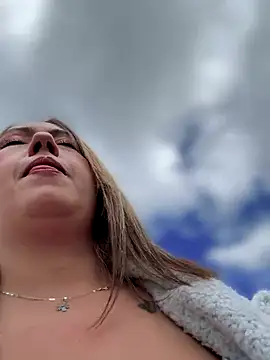 Snapshot of VIOLETA-25_ chatting on 12.19.25 VIOLETA-25 online show from 12.19.25