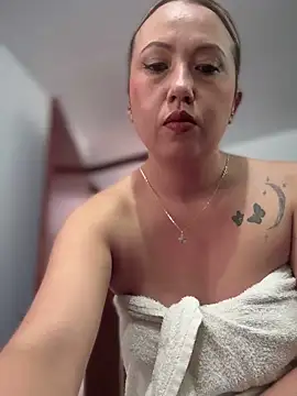 Snapshot of VIOLETA-25_ chatting on 12.22.25 VIOLETA-25 online show from 12.22.25