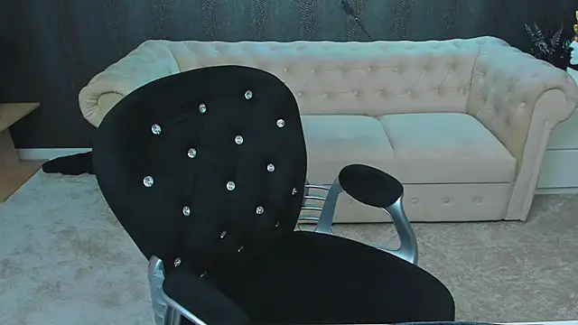 Snapshot of anemarieejolie chatting on 02.10.25 anemarieejolie online show from 02.10.25