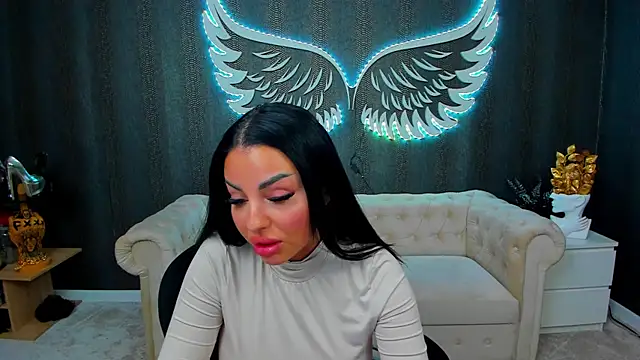 Snapshot of anemarieejolie chatting on 03.22.25 anemarieejolie online show from 03.22.25