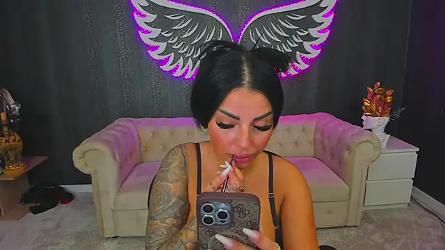 Snapshot of anemarieejolie chatting on 09.14.25 anemarieejolie online show from 09.14.25