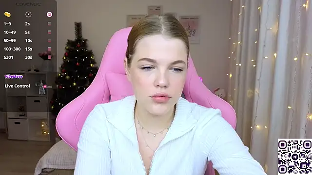 Snapshot of Maya_Rave chatting on 12.21.24 Maya Rave online show from 12.21.24