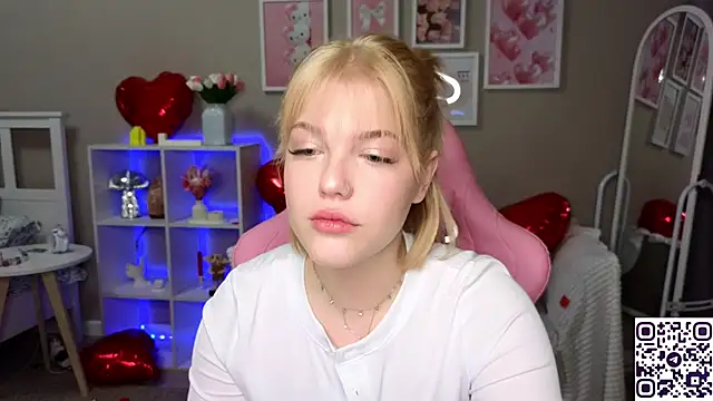 Snapshot of Maya_Rave chatting on 02.15.25 Maya Rave online show from 02.15.25