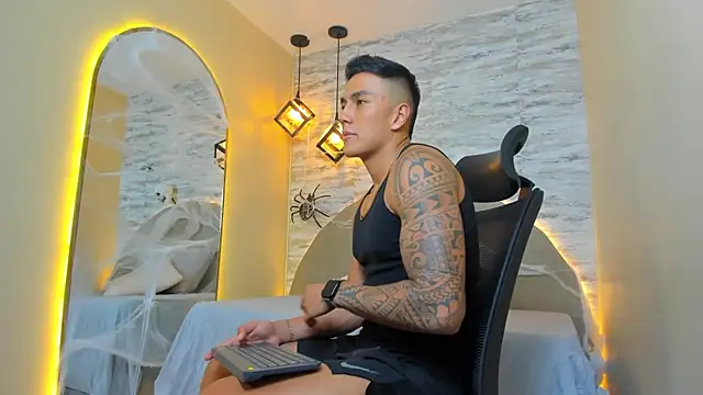 Aron Bolt online show from 10.18.25