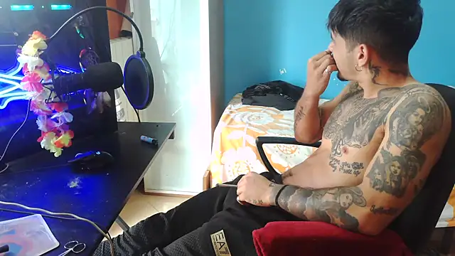 Snapshot of Badboyi1997 chatting on 10.03.25 Badboyi1997 online show from 10.03.25